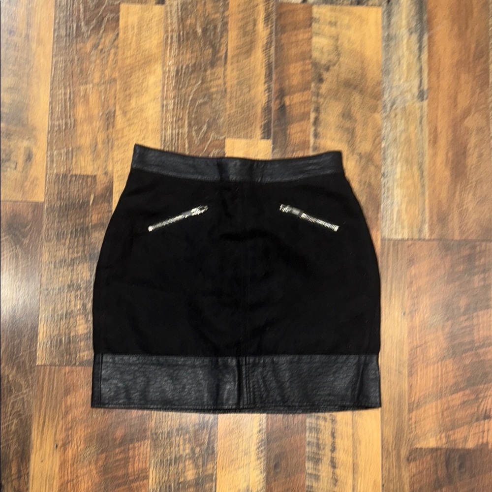 Divided Black Mini Skirt with Zipper Details
